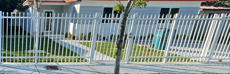 746 NW 112th St, Miami, FL 33168 - Image #2