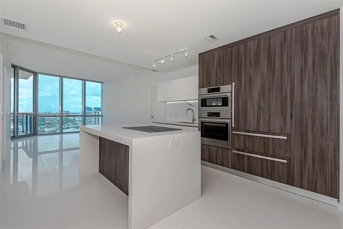 851 NE 1st Ave #1608, Miami, FL 33132 - Image #1