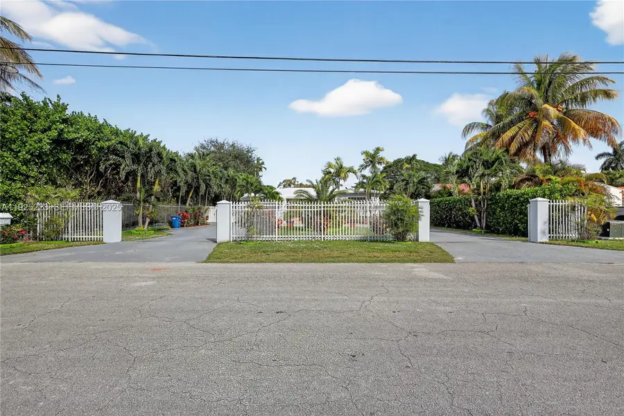 341 S Biscayne River Dr, Miami, FL 33169 - Image #2