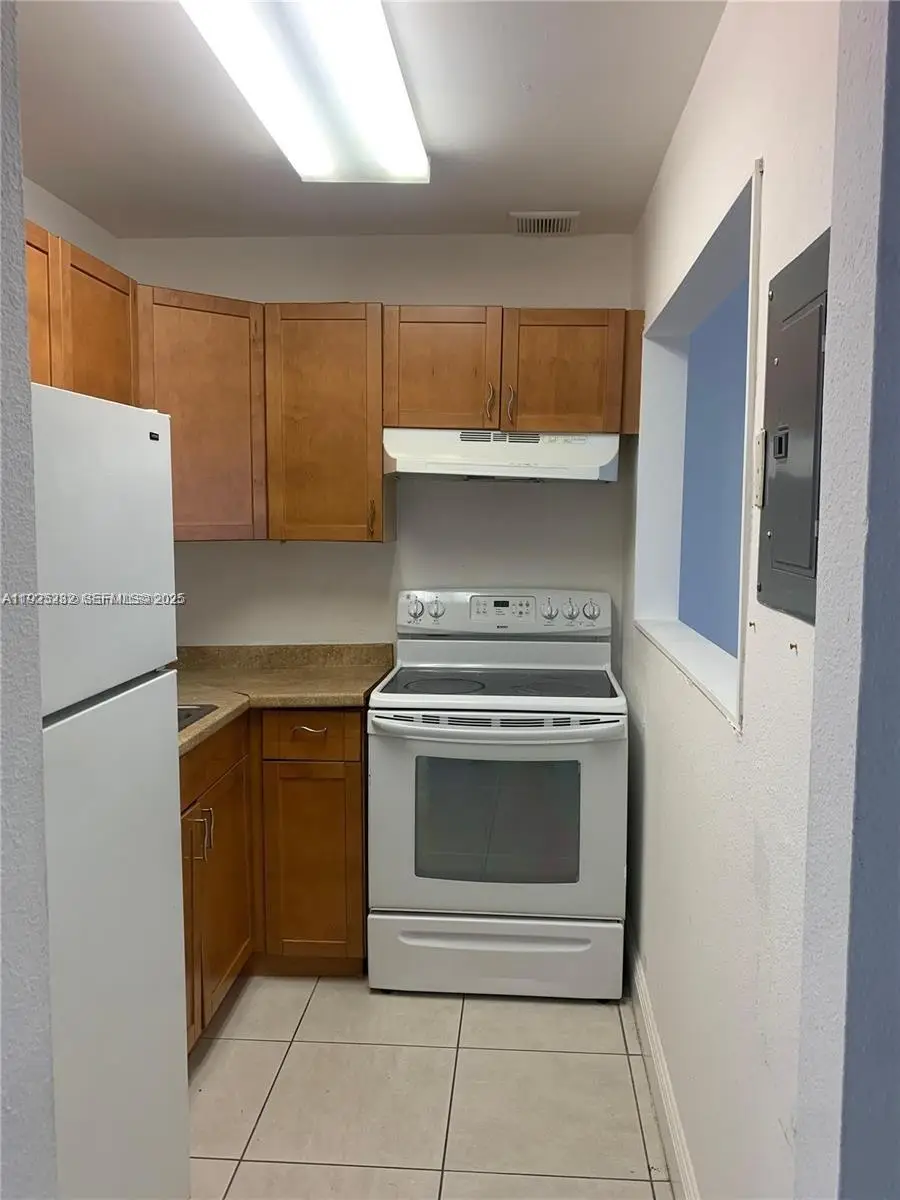 241 SE 9th Ave #106, Pompano Beach, FL 33060 - Image #3