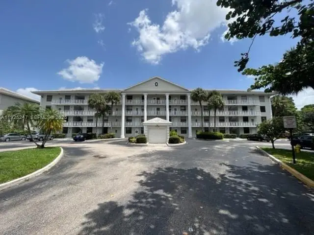1703 Whitehall Dr #301, Davie, FL 33324 - Image #1