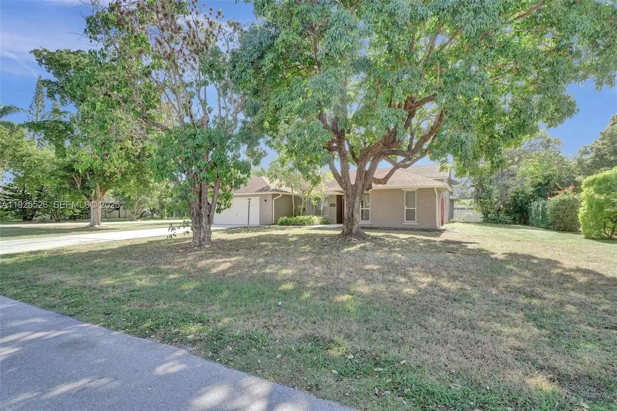 620 NE 2nd St, Pompano Beach, FL 33060 - Image #1