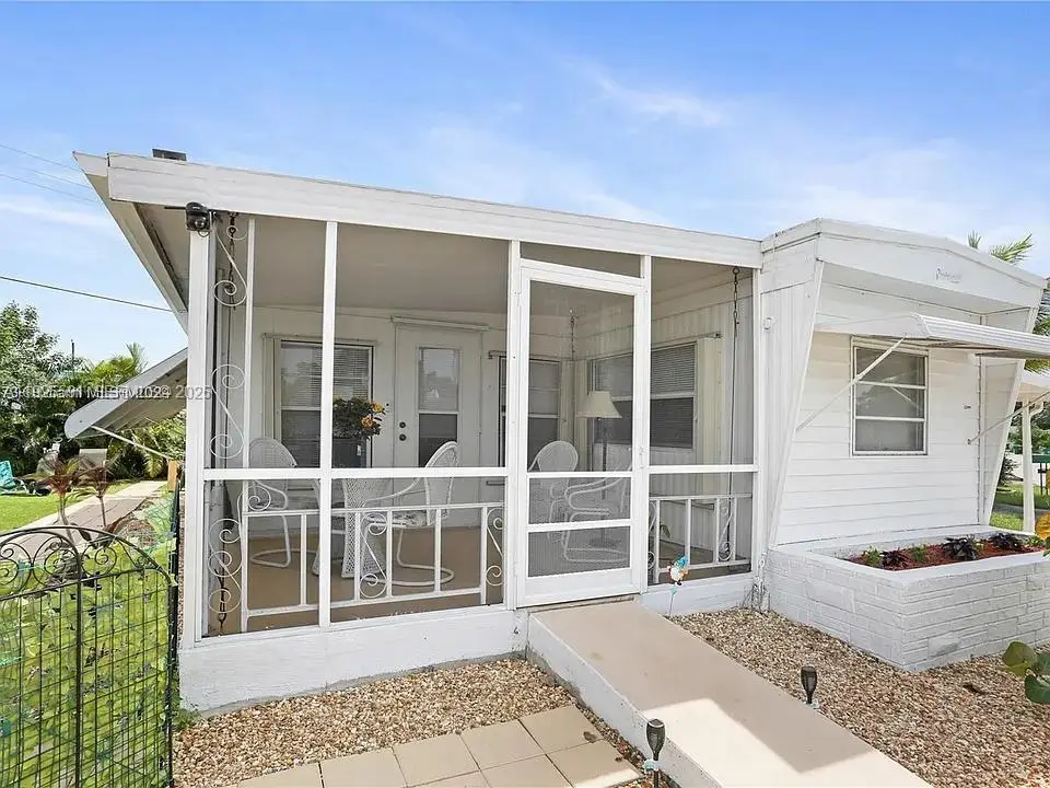 8616 SW 16th Pl, Davie, FL 33324 - Image #1