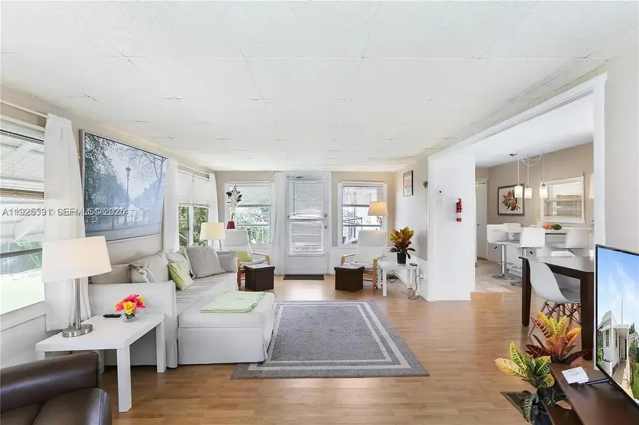 8616 SW 16th Pl, Davie, FL 33324 - Image #2