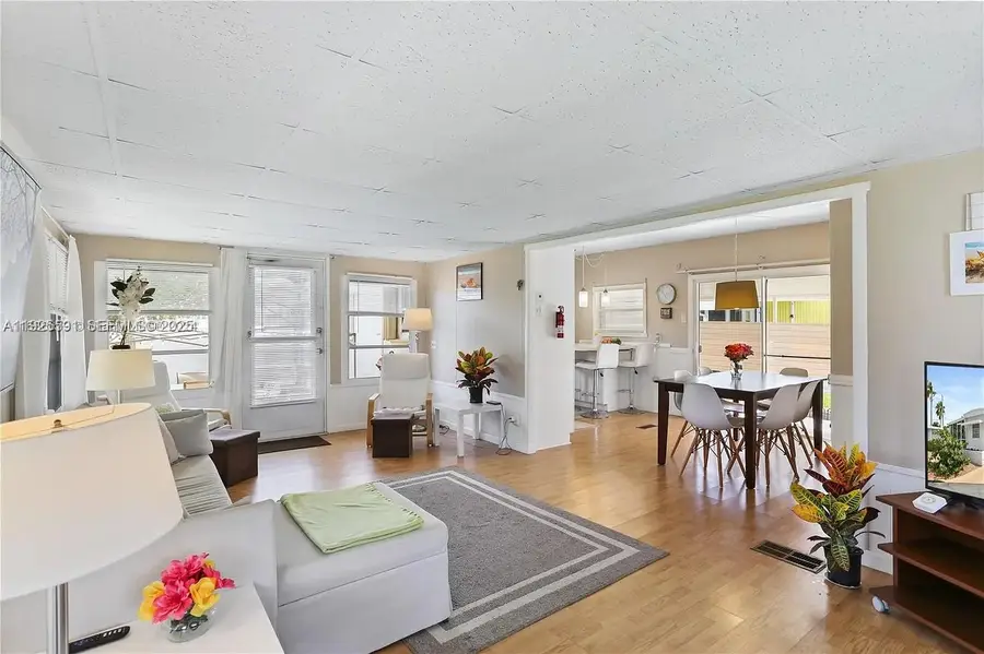 8616 SW 16th Pl, Davie, FL 33324 - Image #3