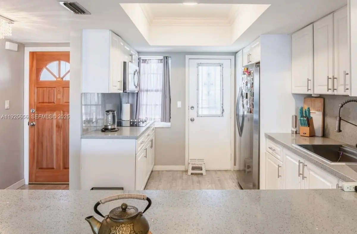 18555 NE 14th Ave #619, Miami, FL 33179 - Image #1