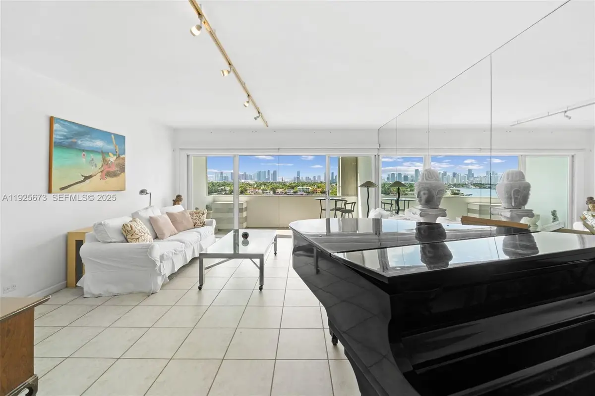 3 Island Ave #08H, Miami Beach, FL 33139 - Image #1