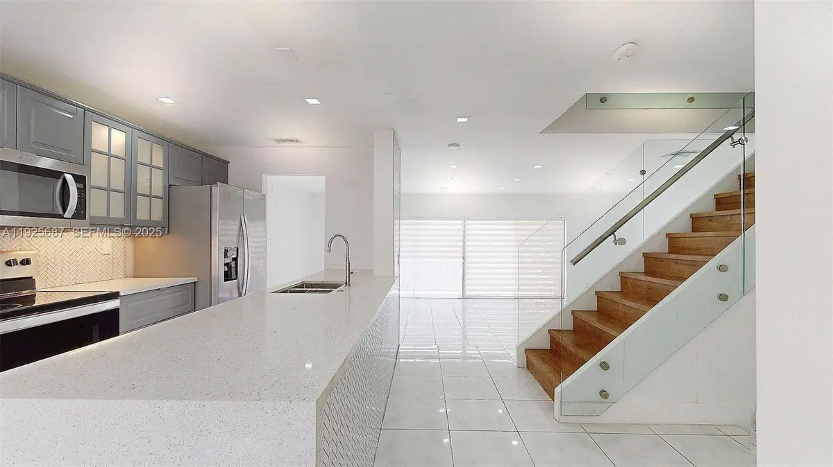 8212 NW 8th Pl #2, Plantation, FL 33324 - Image #1