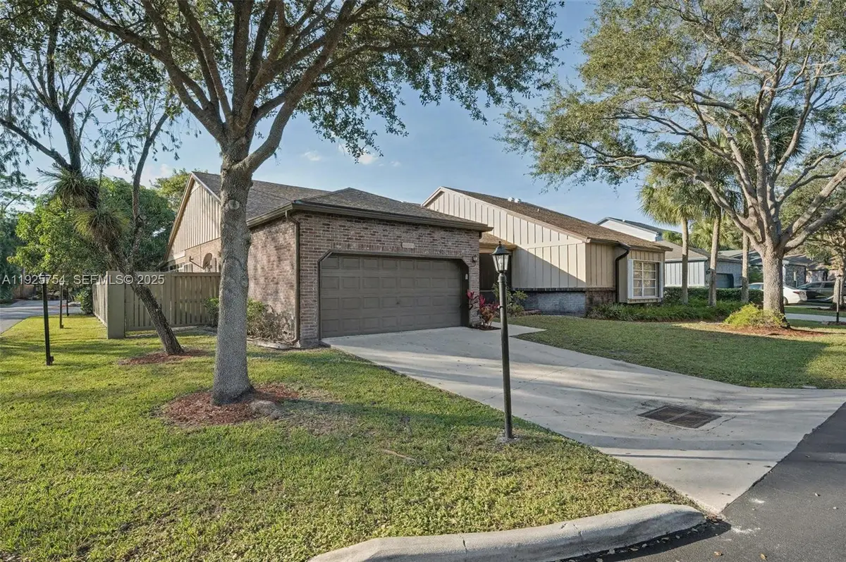 6569 Windsor Dr, Parkland, FL 33067 - Image #1