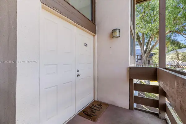 120 SW 96th Ter #204, Plantation, FL 33324