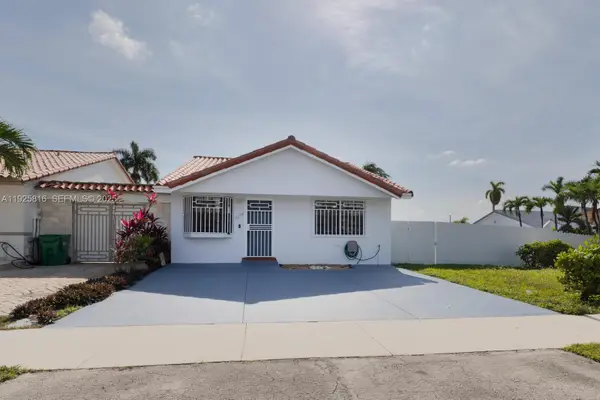 9098 NW 114th St, Hialeah Gardens, FL 33018