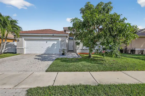 1535 SW 187th Ave, Pembroke Pines, FL 33029