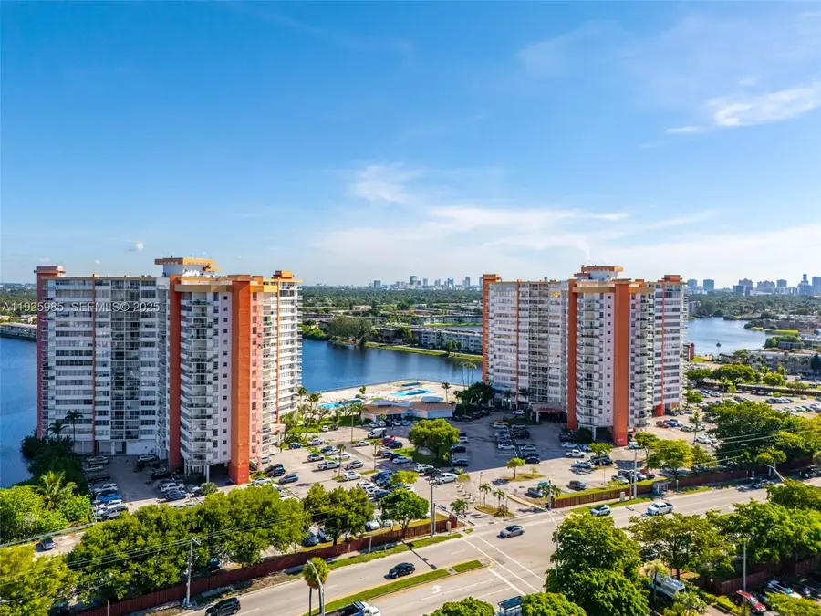 1301 NE Miami Gardens Dr #1523W, Miami, FL 33179 - Image #2