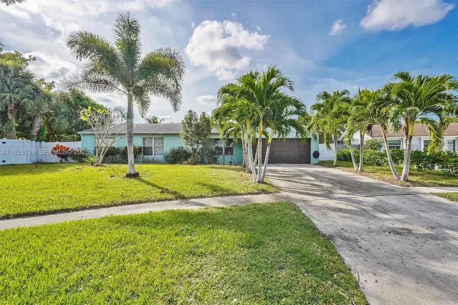 8113 Rose Marie Cir, Boynton Beach, FL 33472 - Image #2