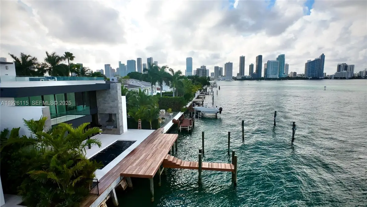 1041 N Venetian Dr, Miami, FL 33139 - Image #1