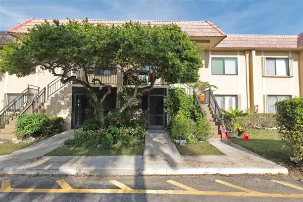 302 Lakeview Dr #105, Weston, FL 33326