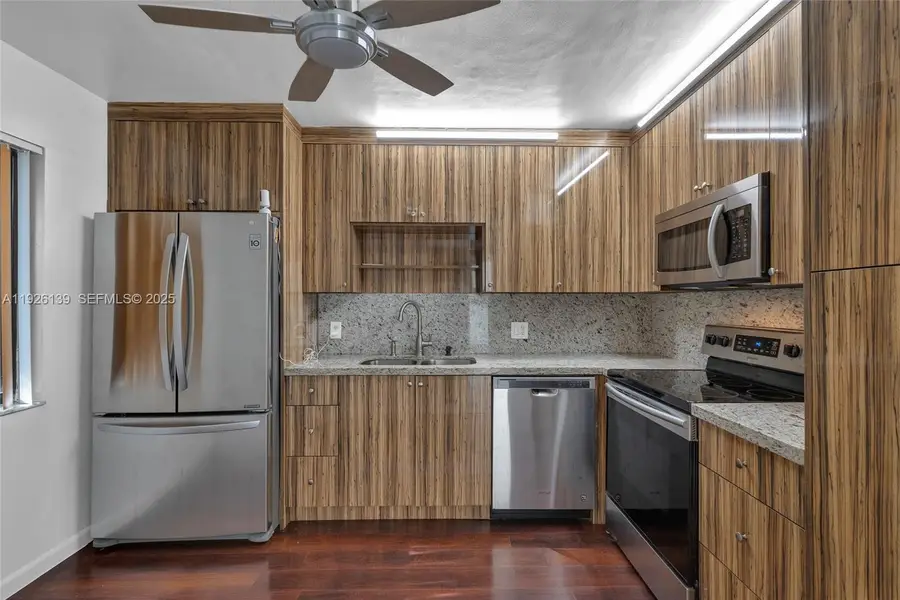 302 Lakeview Dr #105, Weston, FL 33326 - Image #2