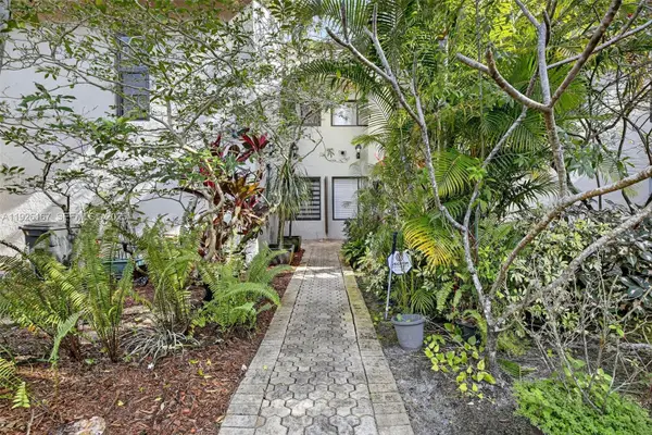 9703 N New River Canal Rd #103, Plantation, FL 33324