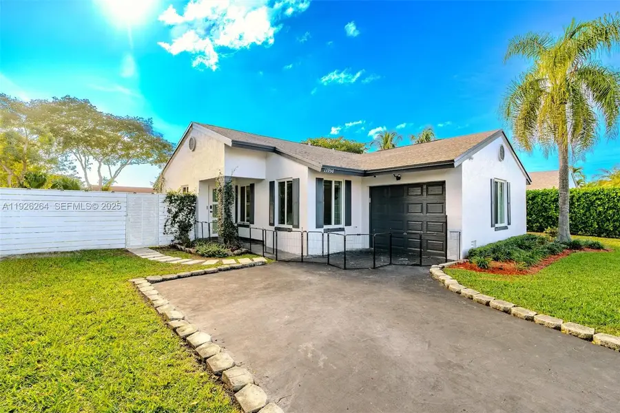 13950 Oaklawn Pl, Davie, FL 33325 - Image #2