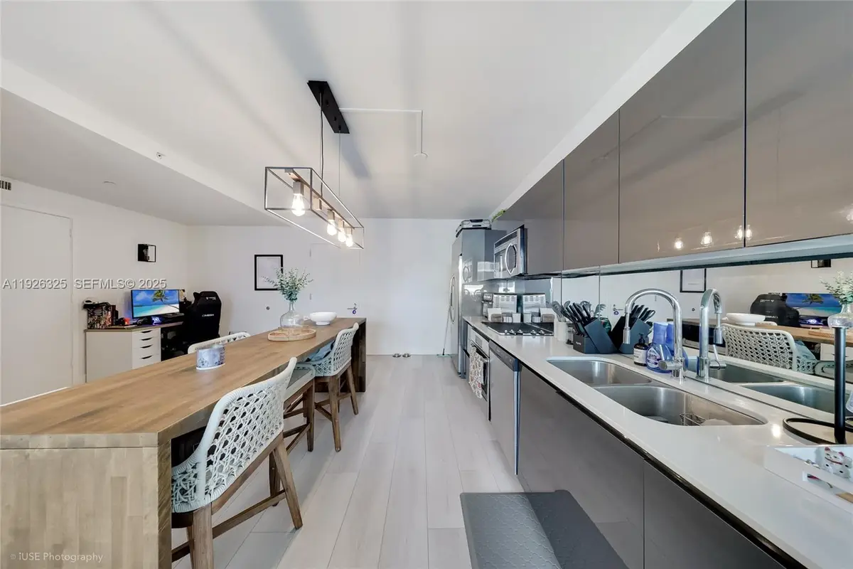 31 SE 6th St #2506, Miami, FL 33131 - Image #1