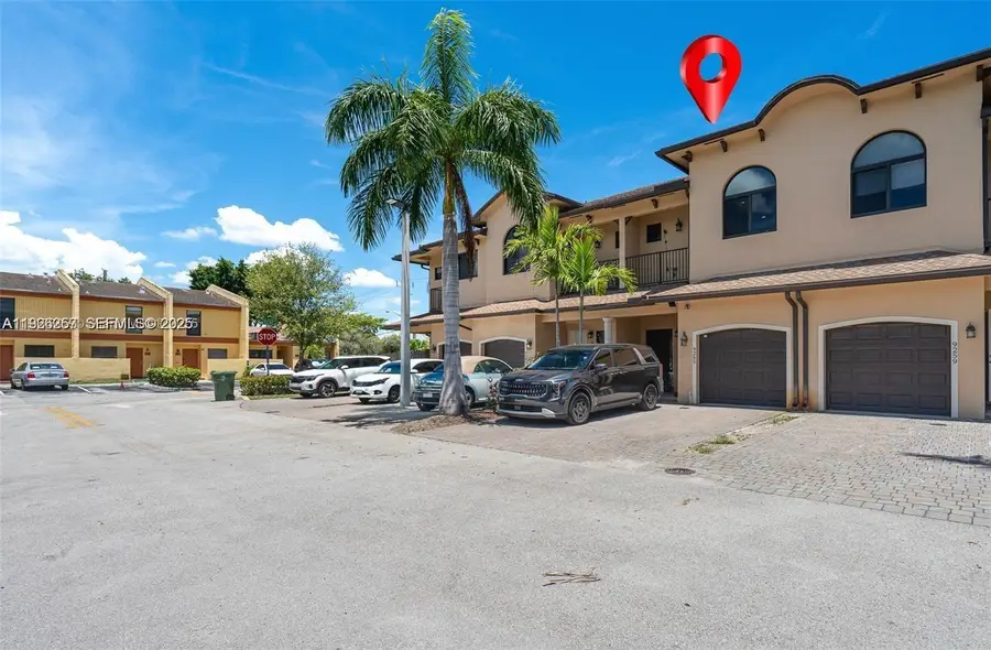 9265 NW 16th St, Pembroke Pines, FL 33024 - Image #2