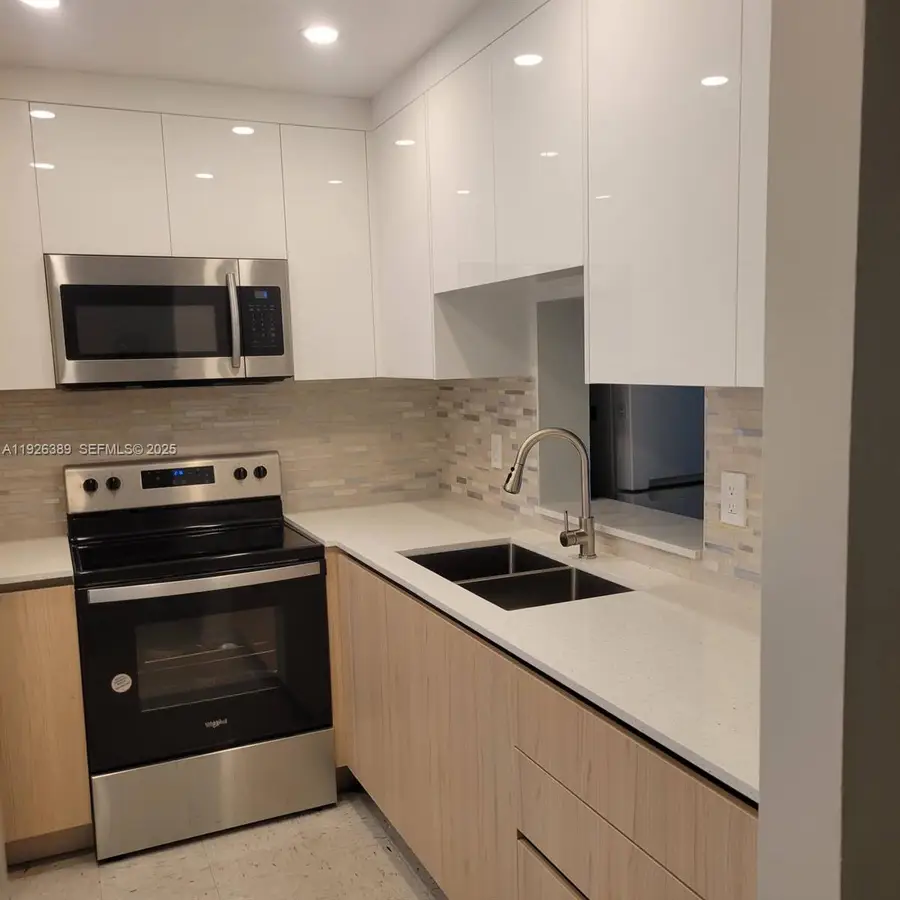 610 NE 12th Ave #304, Hallandale Beach, FL 33009 - Image #3