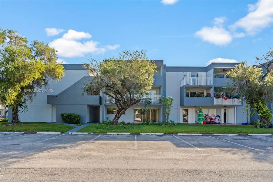 9371 Fontainebleau Blvd #I112, Miami, FL 33172 - Image #2