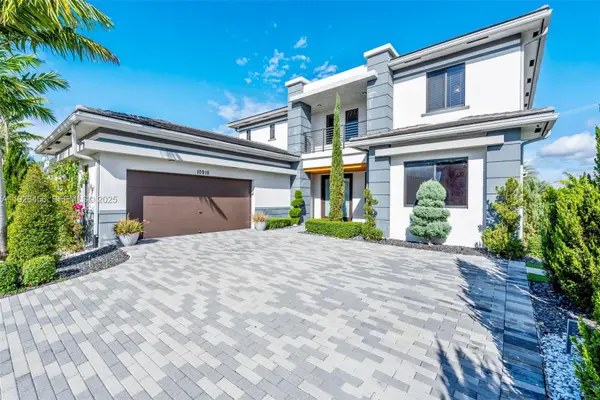 10915 Moore Dr, Parkland, FL 33076