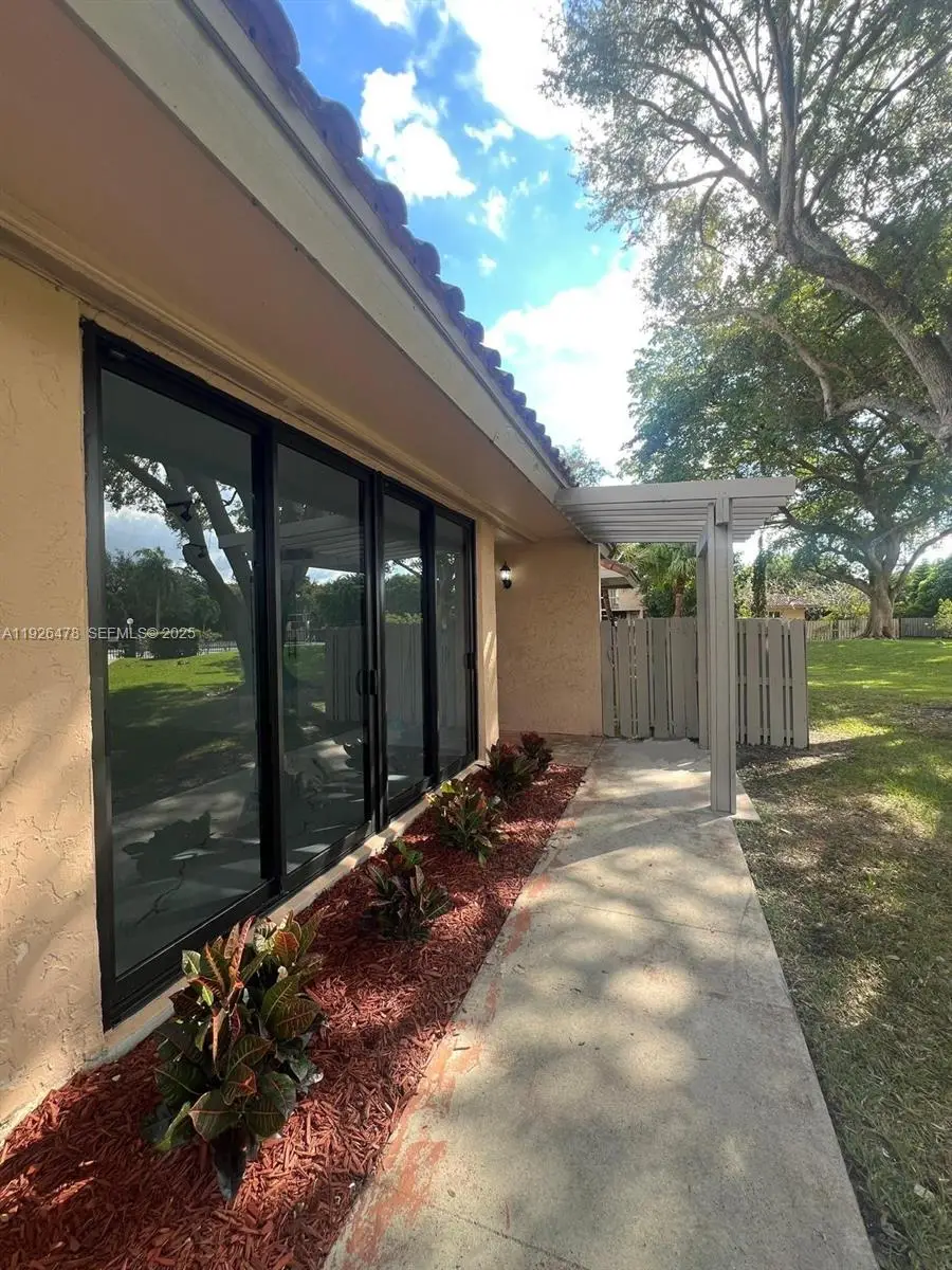 20610 NE 7th Ct, Miami, FL 33179 - Image #2