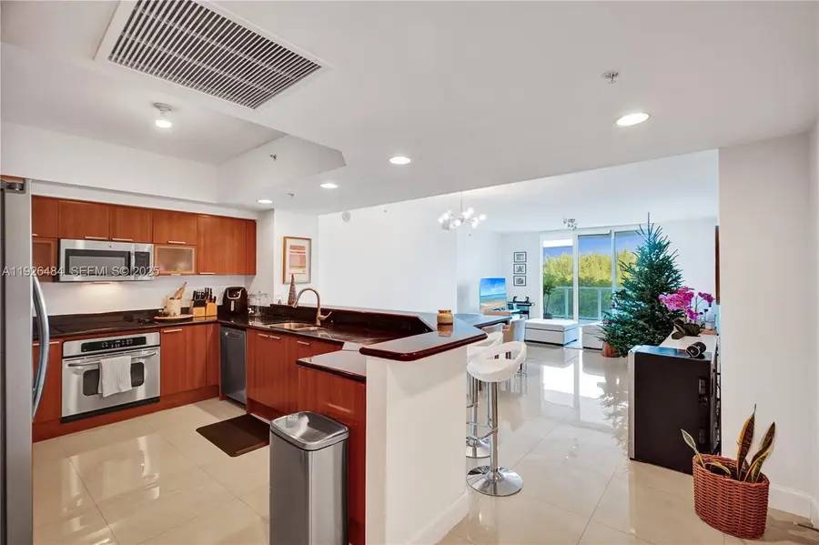 14951 Royal Oaks Ln #401, North Miami, FL 33181 - Image #2