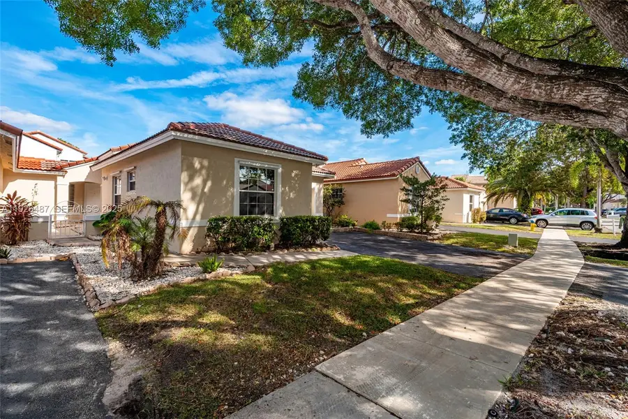 17925 SW 10th Ct, Pembroke Pines, FL 33029 - Image #2