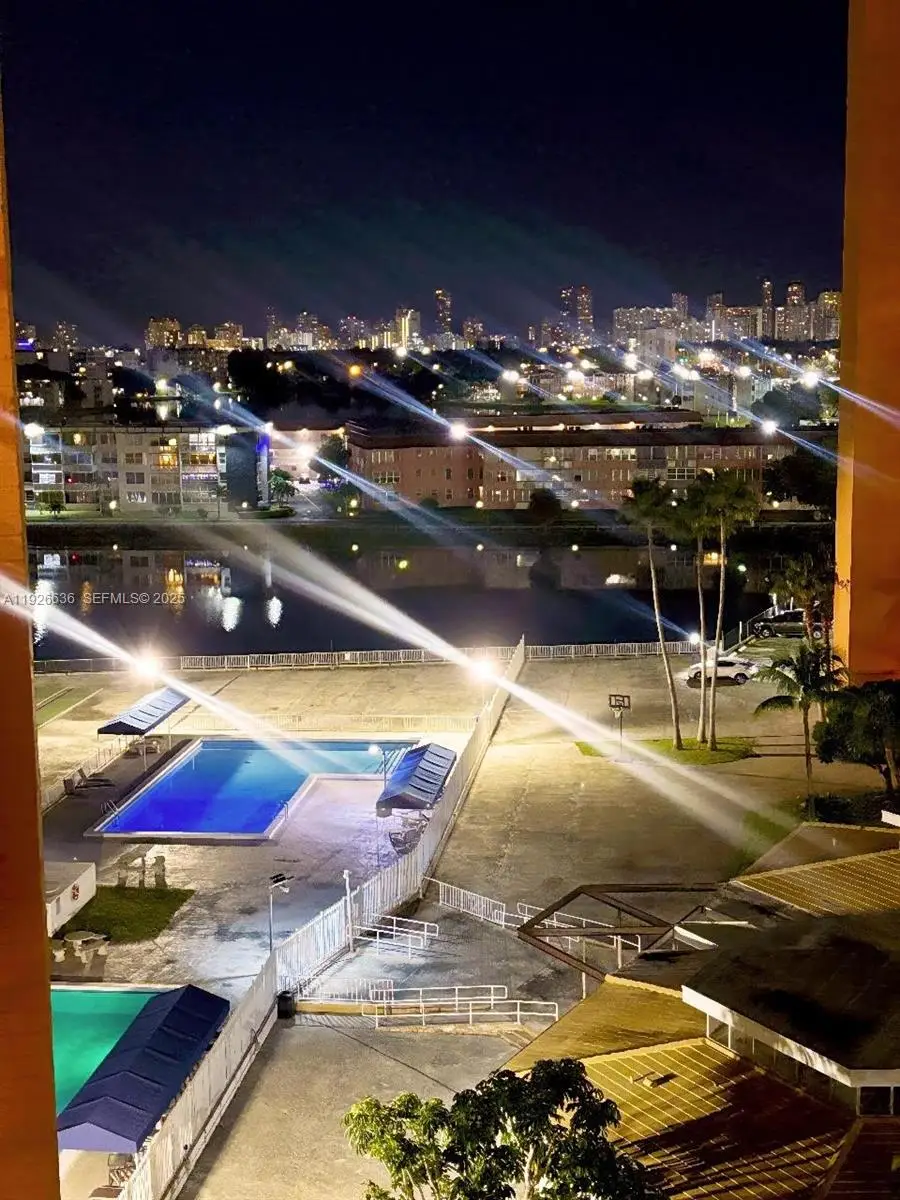 1301 NE Miami Gardens Dr #813W, Miami, FL 33179 - Image #3