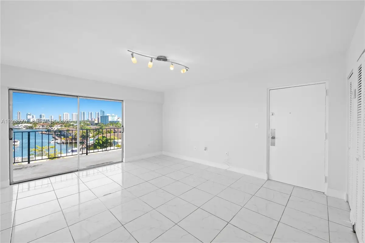 16508 NE 26th Ave #601, North Miami Beach, FL 33160 - Image #1