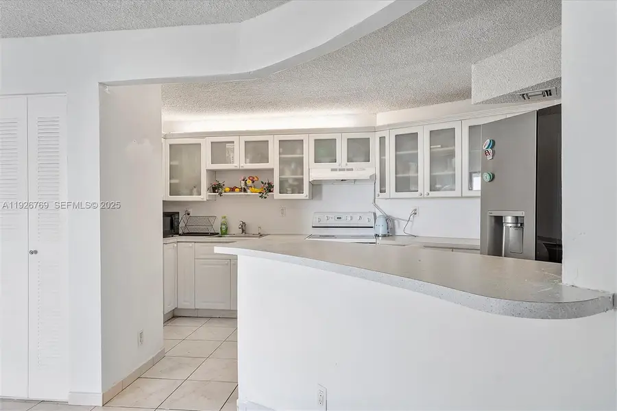 600 Parkview Dr #611, Hallandale Beach, FL 33009 - Image #2