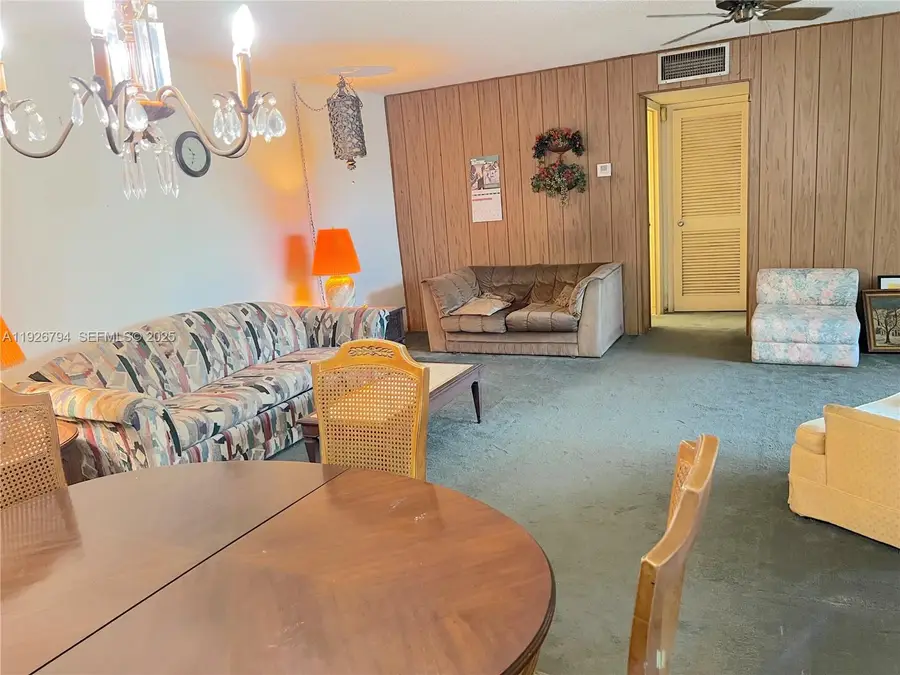 942 NE 199th St #2B, Miami, FL 33179 - #2