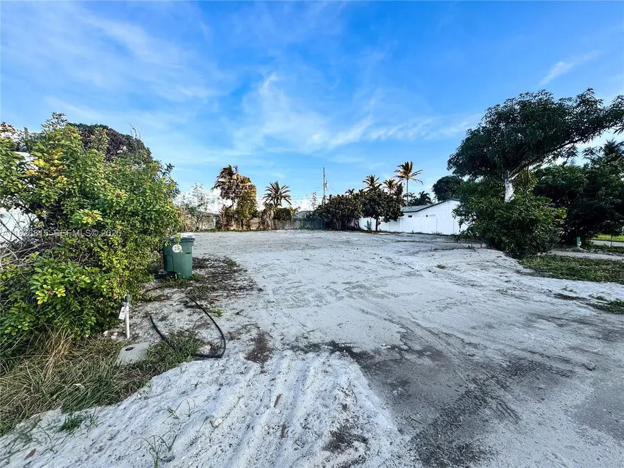 2700 NE 2nd Ave, Boca Raton, FL 33431 - Image #2