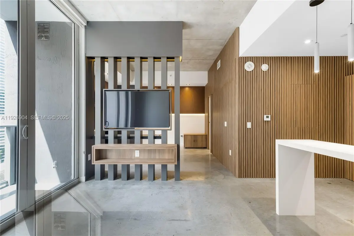 151 SE 1st St #905, Miami, FL 33131 - Image #1