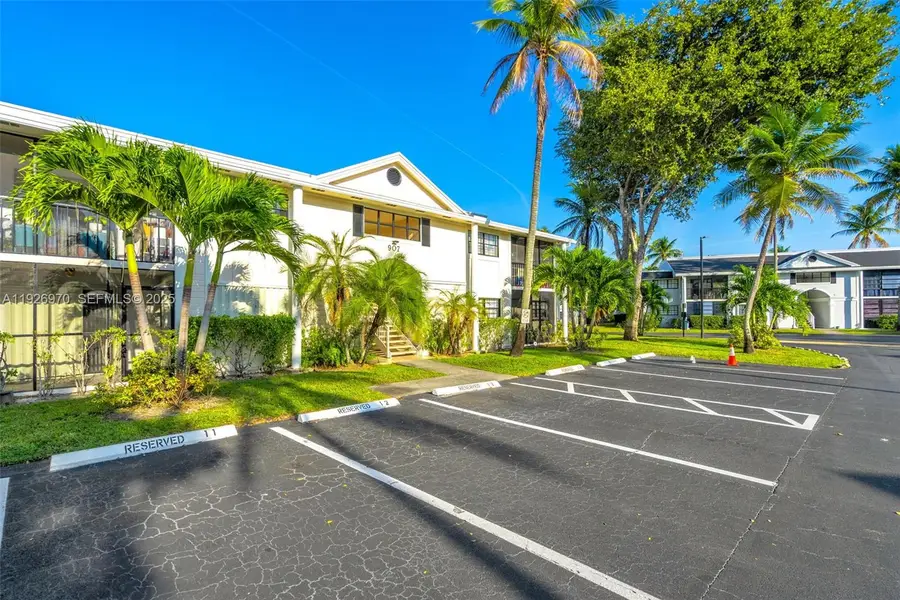907 NE 199th St #101, Miami, FL 33179 - Image #2