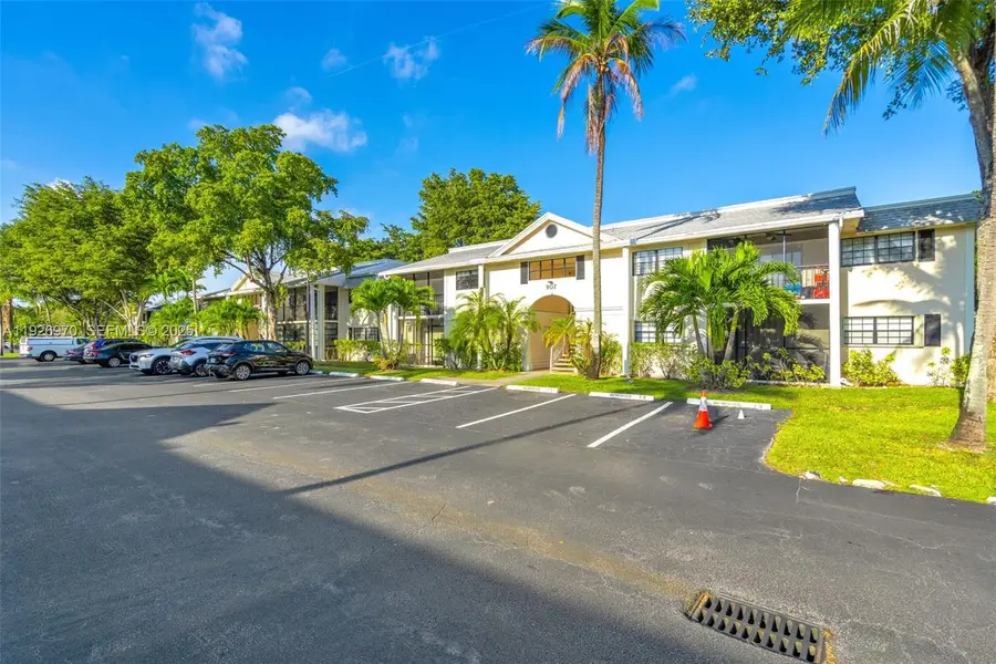 907 NE 199th St #101, Miami, FL 33179 - Image #3