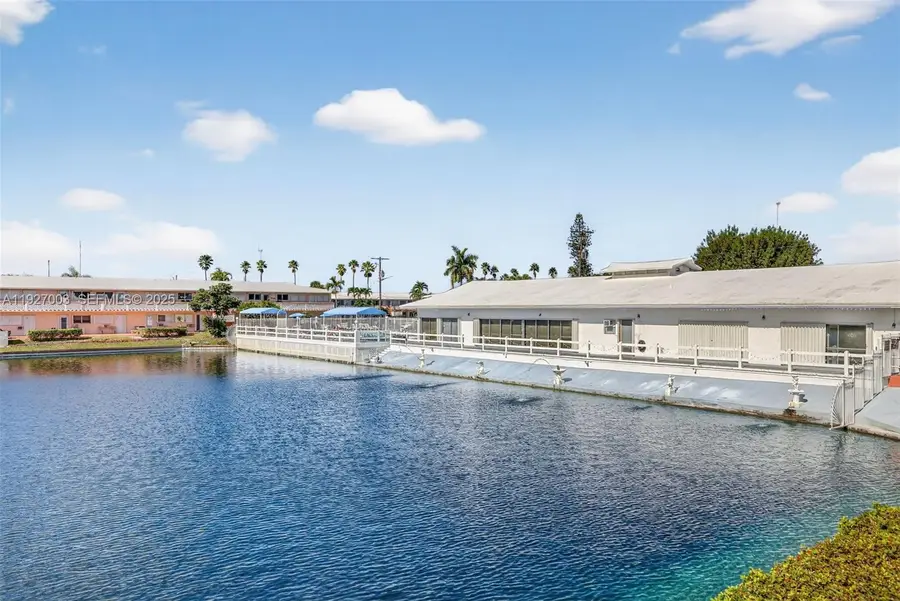 800 SW 10th Ter #11T, Hallandale Beach, FL 33009 - Image #2