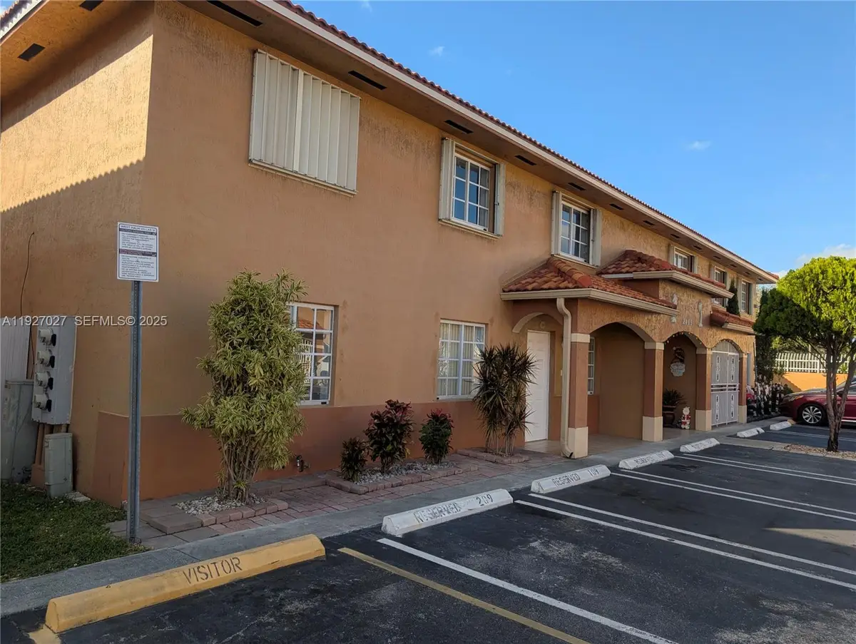 2485 W 76th St Apt 109, Hialeah, FL 33016 - Image #1