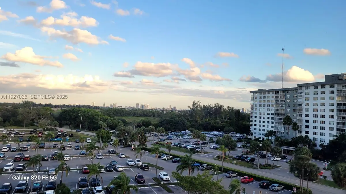 4001 Hillcrest Dr #705, Hollywood, FL 33021 - Image #1