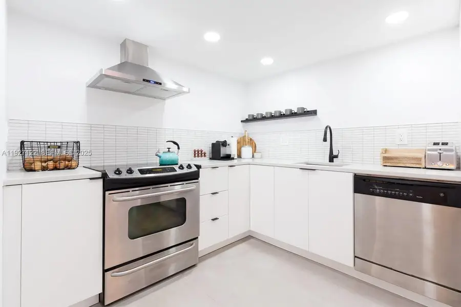 17600 N Bay Rd #N403, Sunny Isles Beach, FL 33160 - Image #2