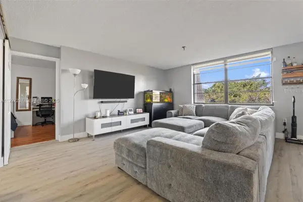 661 NE 195th St #408, Miami, FL 33179