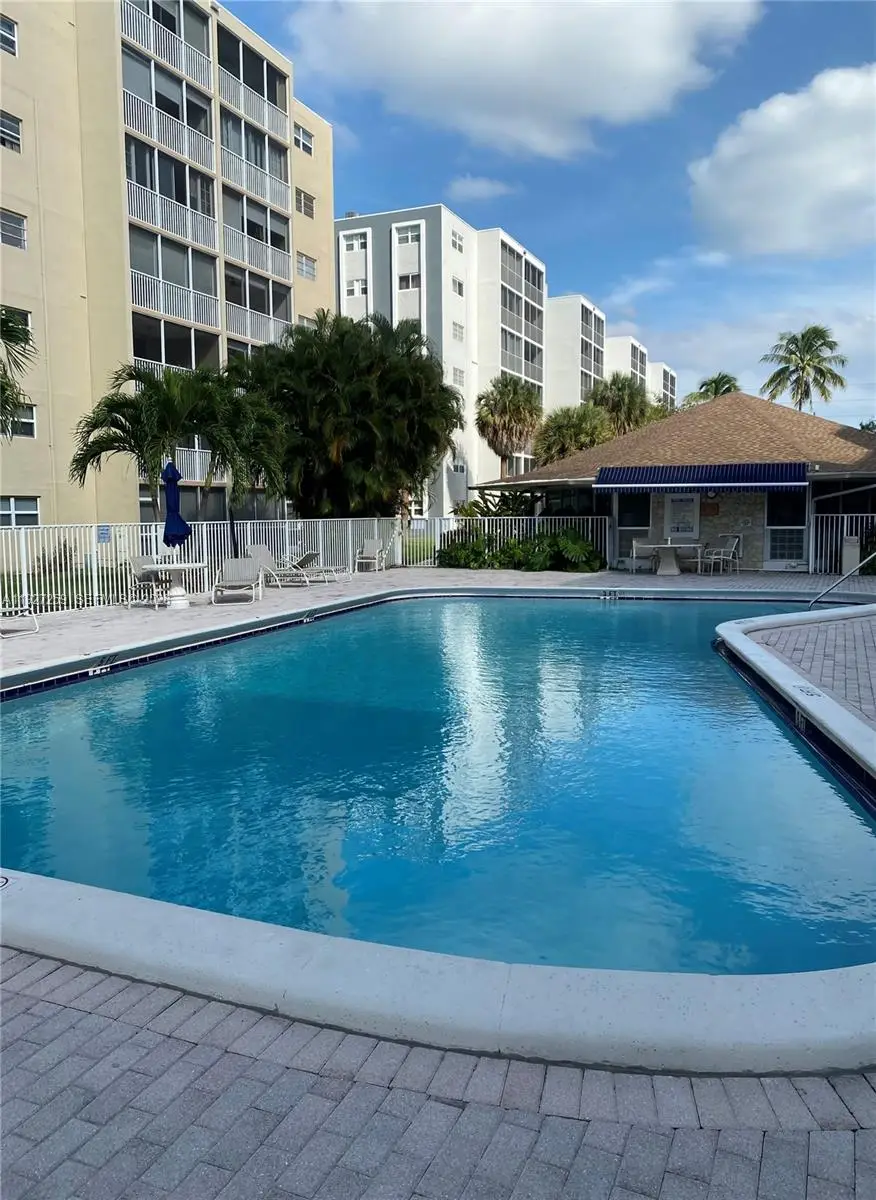 610 NE 12th Ave #308, Hallandale Beach, FL 33009 - Image #2