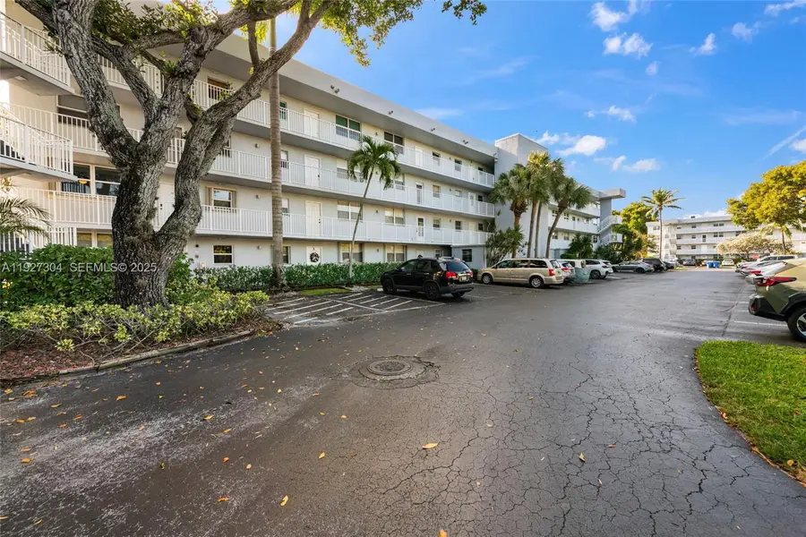 116 Royal Park Dr #4D, Oakland Park, FL 33309 - Image #3