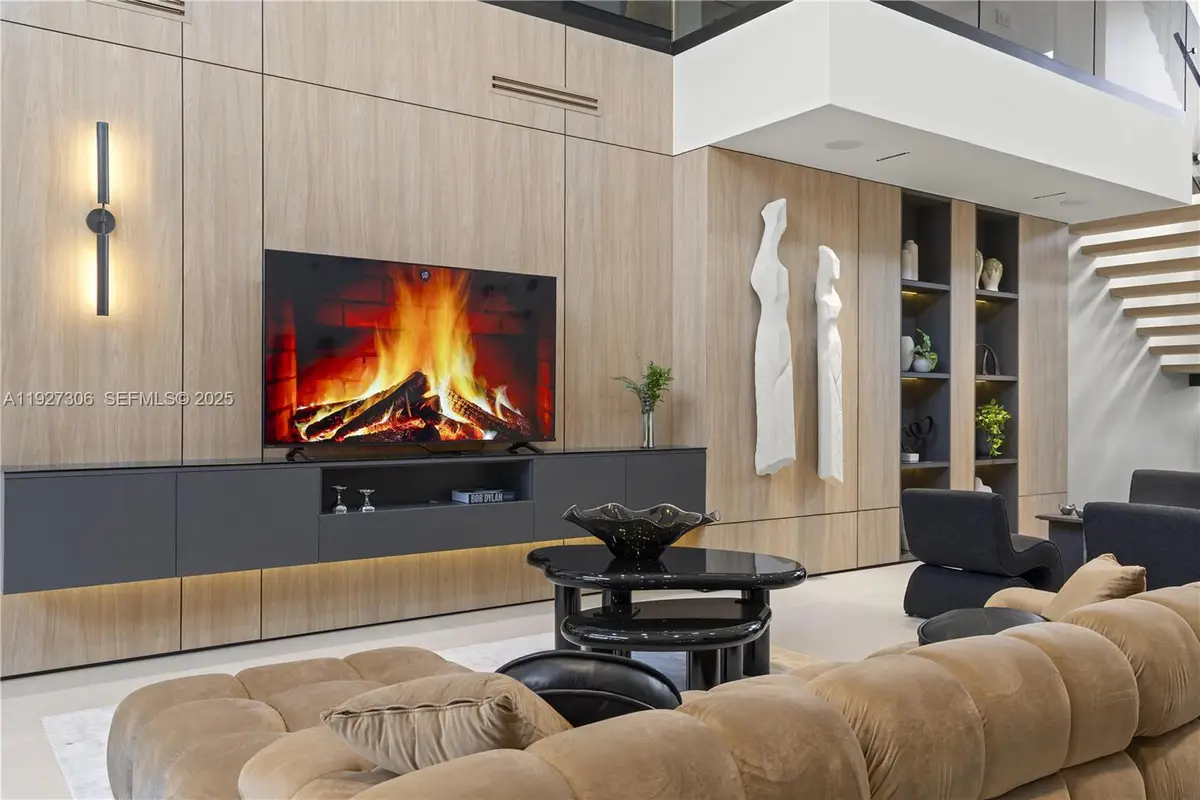 1008 NE 114th St, Biscayne Park, FL 33161 - Image #1