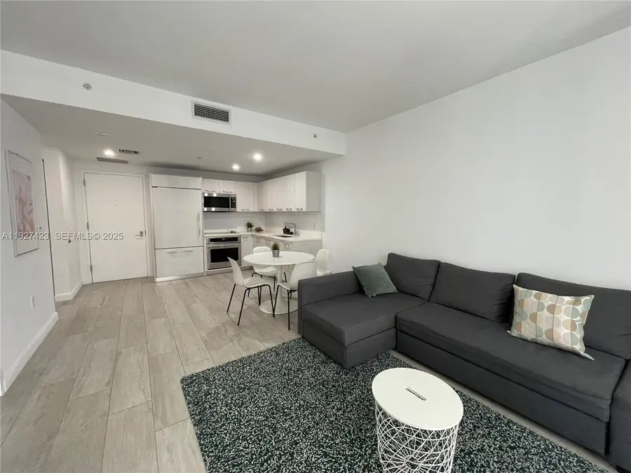 45 SW 9th St #1407, Miami, FL 33130 - Image #2