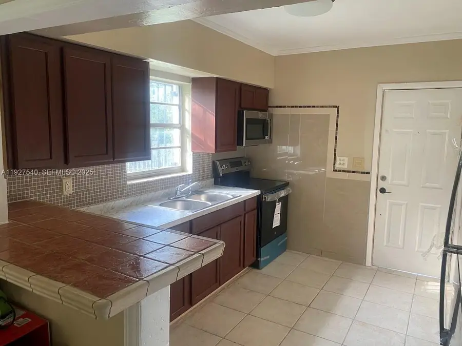 1105 NE 112th St, Miami, FL 33161 - Image #3