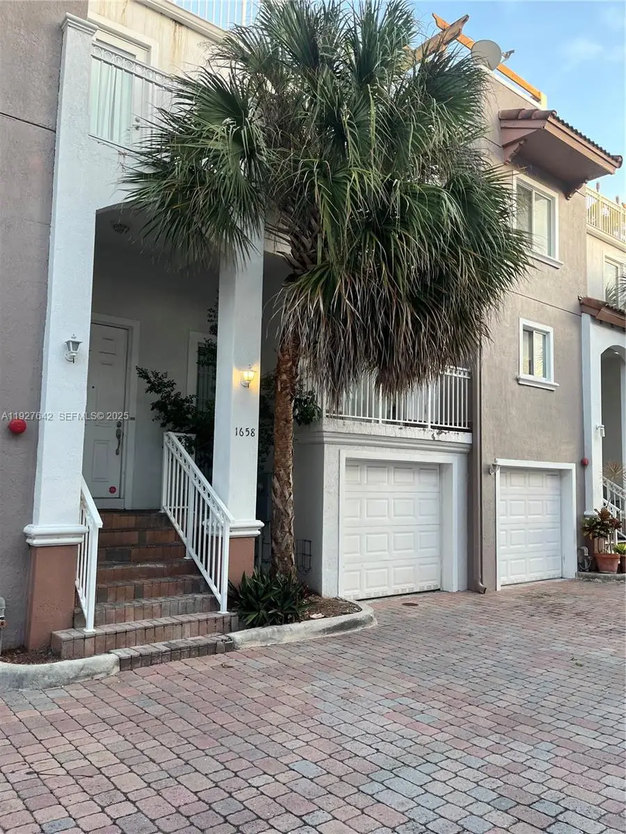 1658 Hayes St, Hollywood, FL 33020 - Image #1